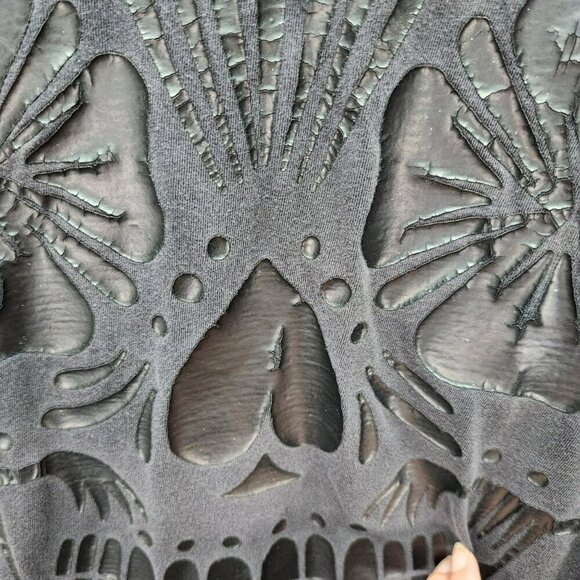 Old Navy Black Cutout Skull Graphic T-Shirt Mens XL 100% Cotton Crew Neck - Picture 2 of 6